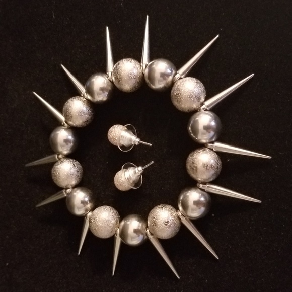 🛍 Jewelry - ❗5 For $2️⃣5️⃣ Bundle Sale❗️ Gothic Punk Spikes Bracelet and Earrings Set